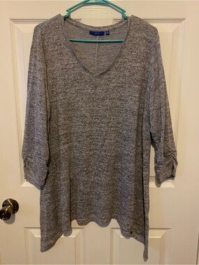Apt. 9 Heather Gray V-Neck Roll-Tab Tunic